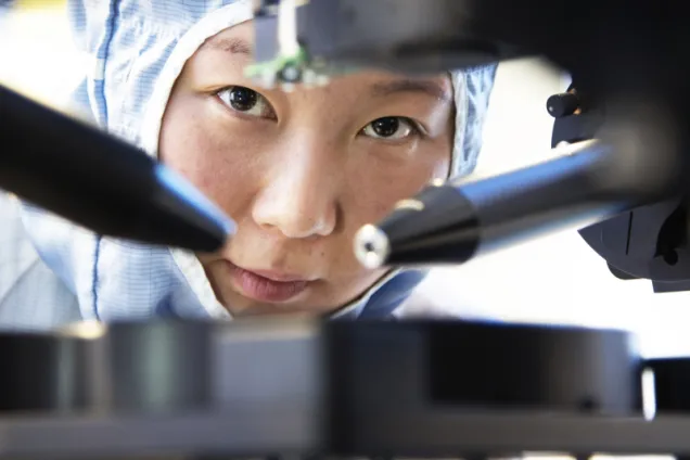 A researcher in a lab environment. Photo: Charlotte Carlberg Bärg.