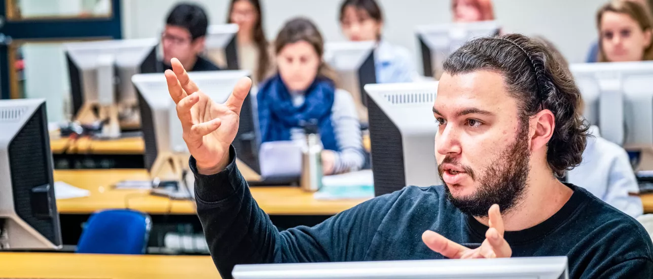 Students in a bioinformatics lecture