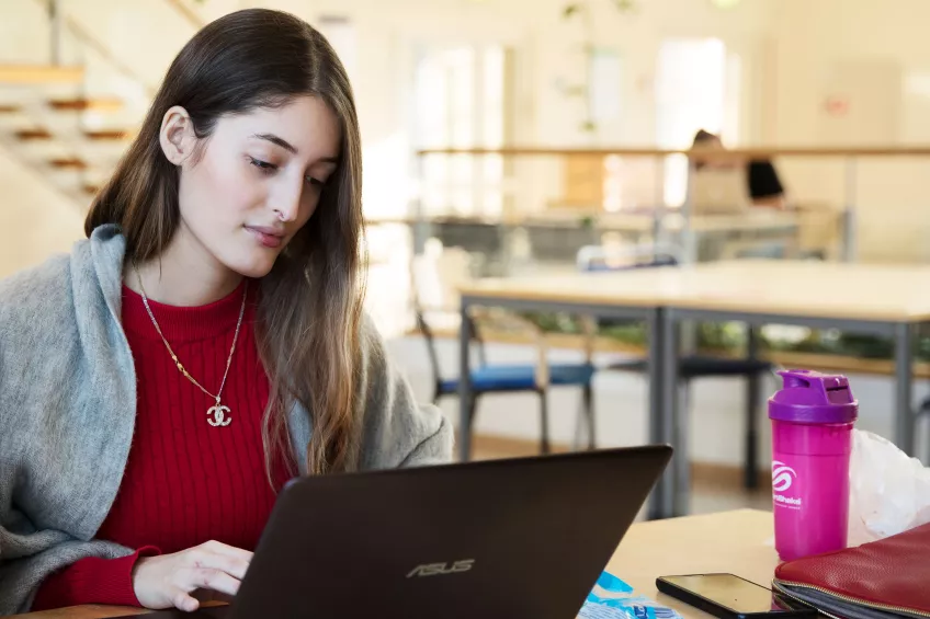 A student looking at a laptop at Campus Helsingborg