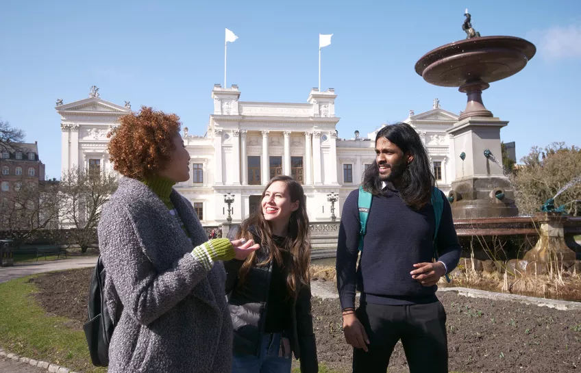 Students outside of Lund's main university building. Photo.