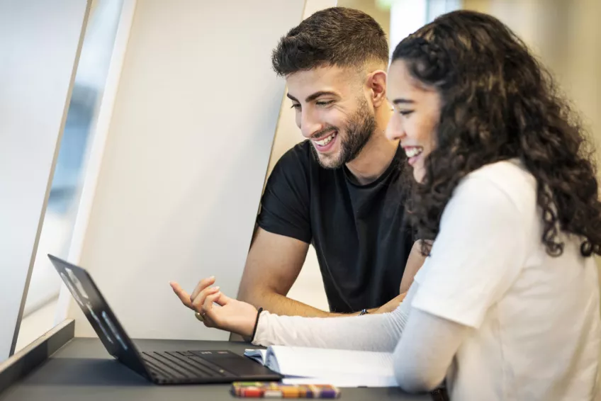 Two students looking at a laptop together. Photo: Johan Persson.