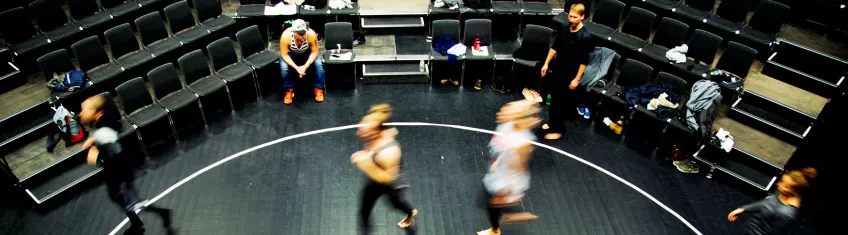 Students rehearsing at the Malmö Theatre Academy. Photo: Charlotte Carlberg Bärg. 